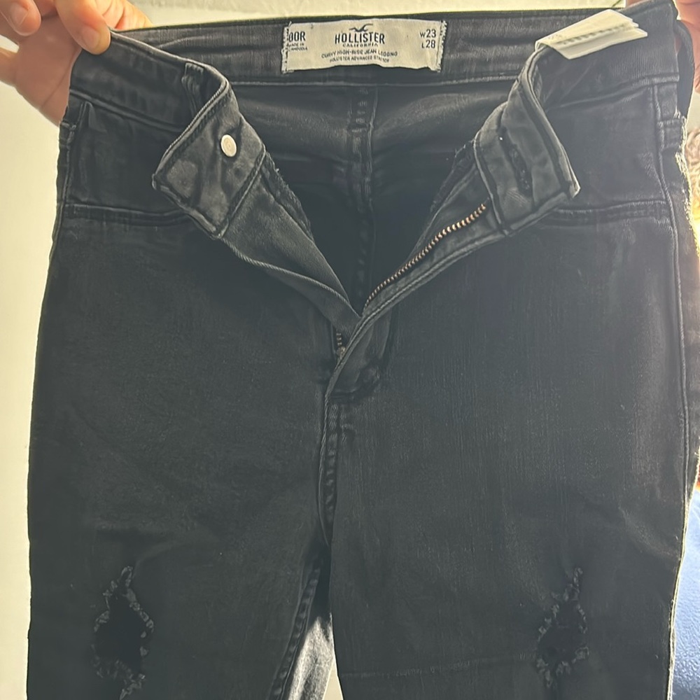 It’s a hollister jeans size 00R